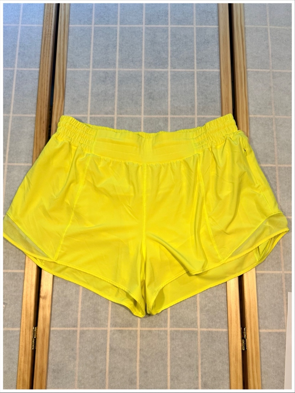 Lululemon Hotty Hot High-Rise Lined Shorts in Sonic Yellow ~ Size 16 ~ Item #T19